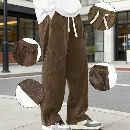 José | Pantalones de hombre de corte ancho con cordón y bolsillos.
